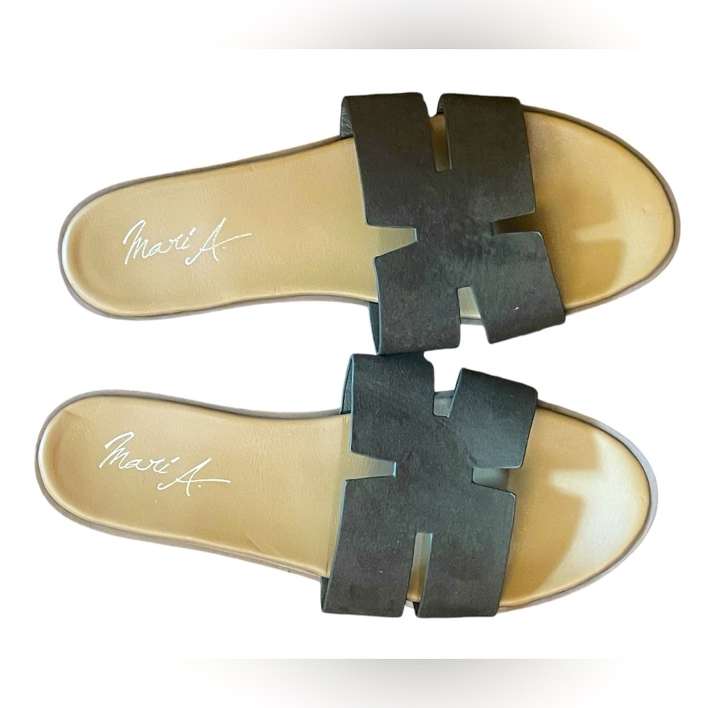 Woman’s leather sandals